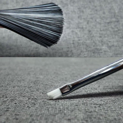 Model Electrostatic Dust Brush